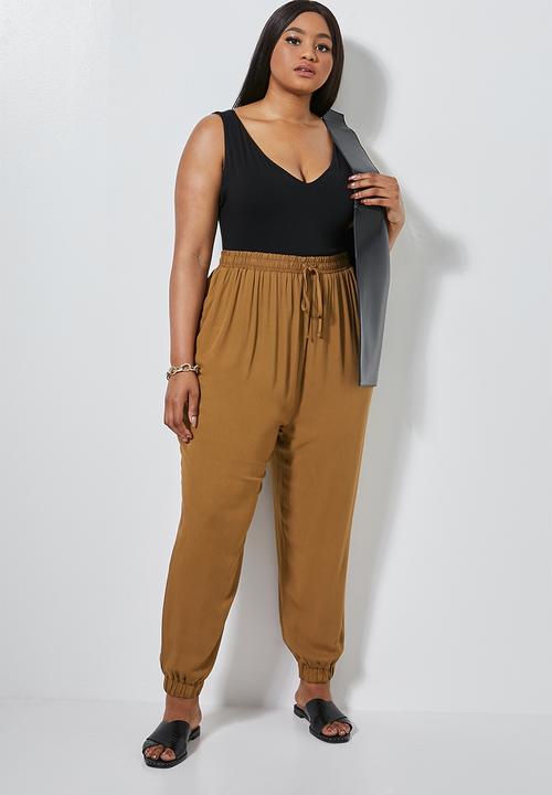 Superbalist - Premium elasticated cuffed jogger - hazel