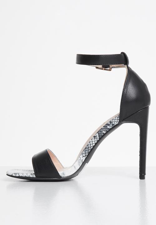 Jada - Ankle strap heel - black