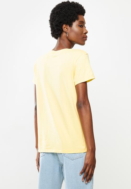 Levi’s® - The perfect tee box tab - yellow
