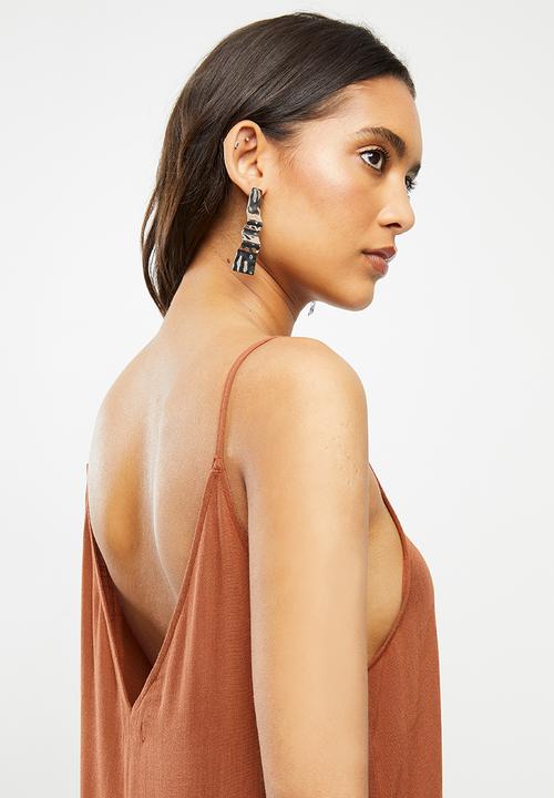 VELVET - Cami drop waisted tiered midi dress - dark cedar