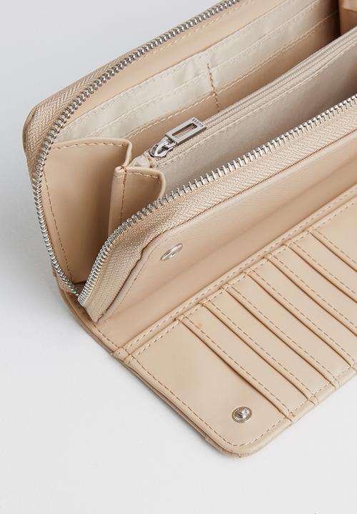 GUESS - Modesto slg multi zip w/wrist- caramel