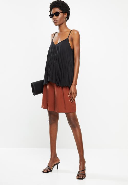 VELVET - Sunray pleated strappy cami - black