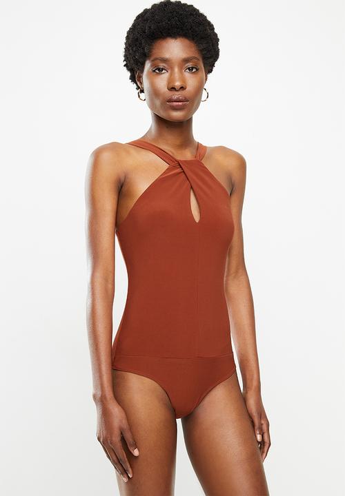 VELVET - Twist keyhole knit bodysuit - rust