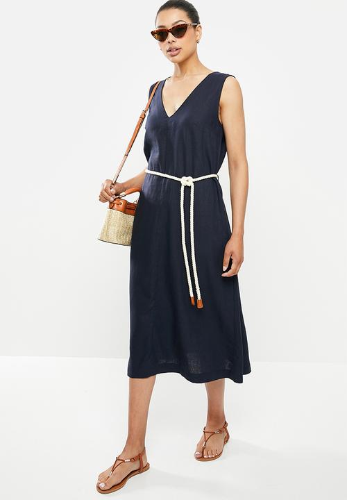 edit - V-neck swing linen dress - navy