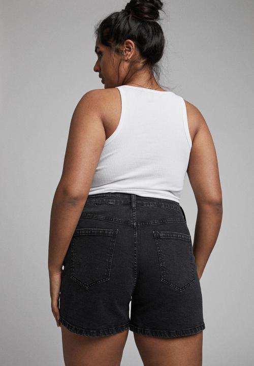 Cotton On - Curve mom high waist denim short - stinewash black