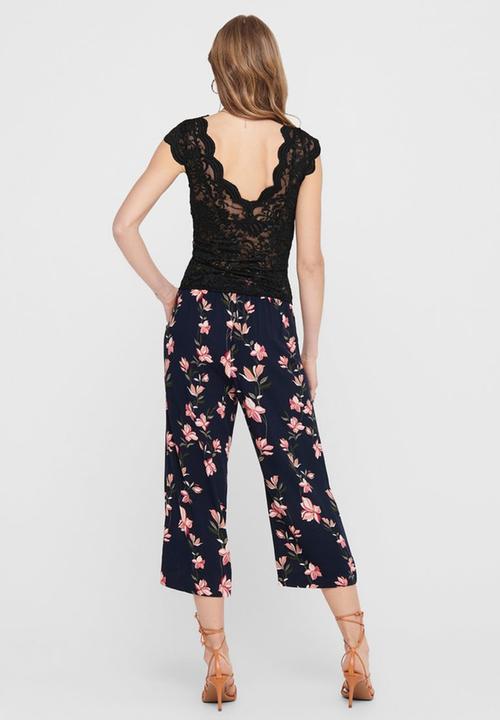 ONLY - Alba short sleeve v-neck top - black