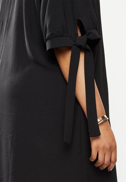 edit Plus - Notch neck tie sleeve shift dress - black