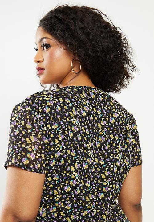Missguided - Plus size button short sleeve floral tea dress - black