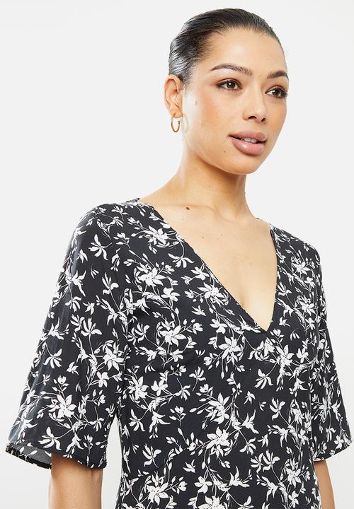 edit - Curved waist midi dress - black & white