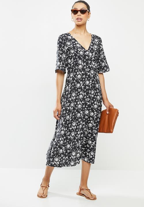 edit - Curved waist midi dress - black & white