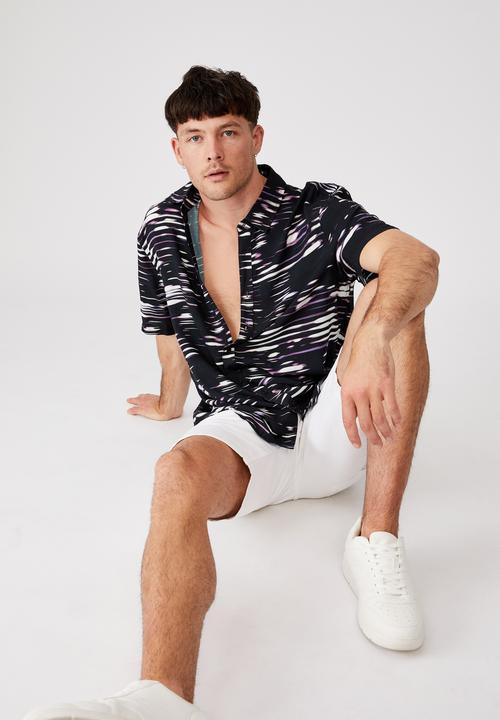 Cotton On - 91 short sleeve shirt - black multi glitch