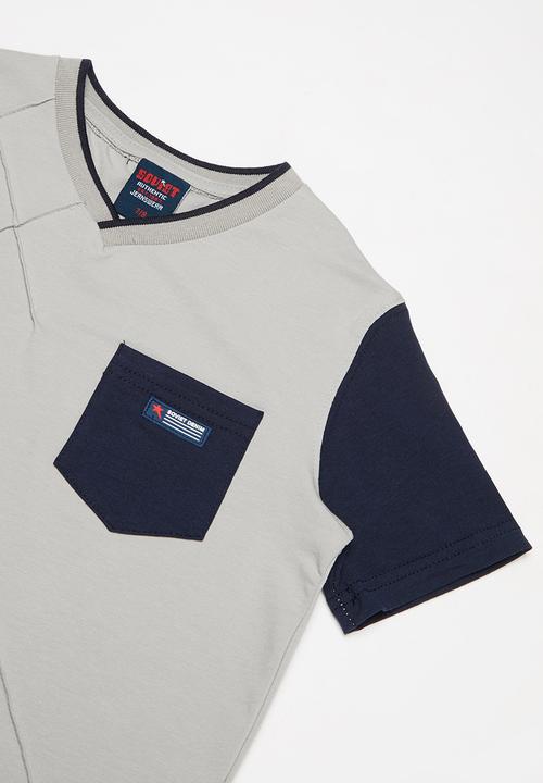 SOVIET - V-neck tee with pocket - grey & blue 