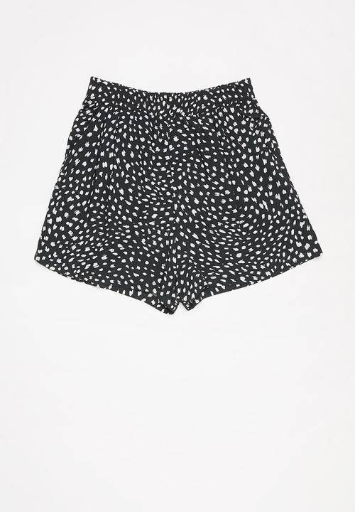 Superbalist - Printed viscose shorts - black & white