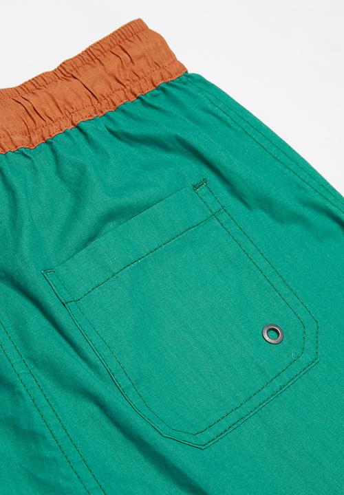 Free by Cotton On - Boys Volly short - blue & roasted almon 