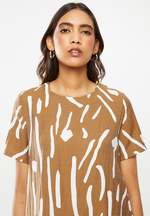 Me&B - Camel & milk printed woven tee - multi 