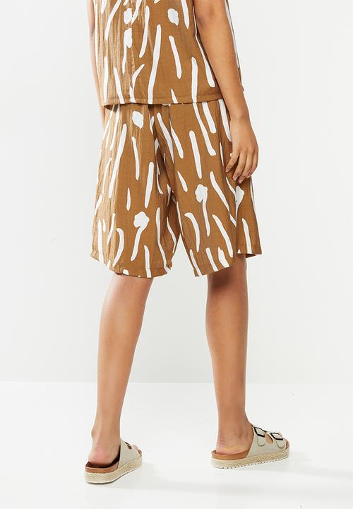 Me&B - Camel & milk printed bermuda short - multi 