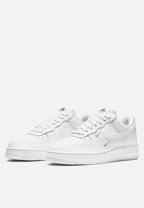 Nike - Air Force 1 '07 Essential - white-metallic gold-black