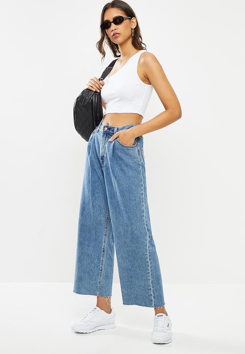 Blake - Asymmetric ribbed crop top - white
