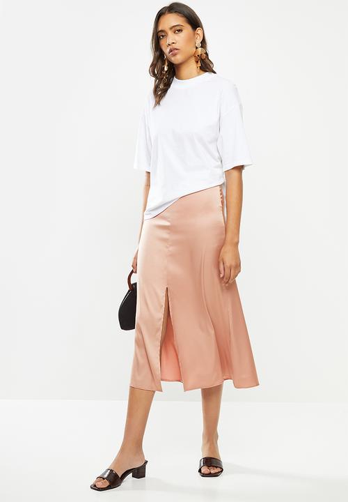 VELVET - Midi satin slip skirt with slit - coral