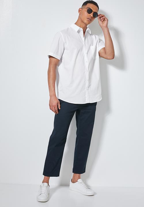 Superbalist - Regular fit single pocket short sleeve shirt - white