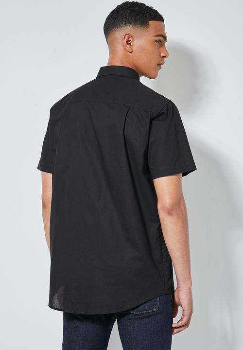 Superbalist - Regular fit single pocket short sleeve shirt - black