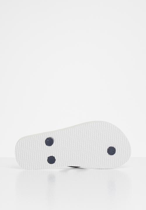 Cotton On - Printed flip flops - phantom white shark wave