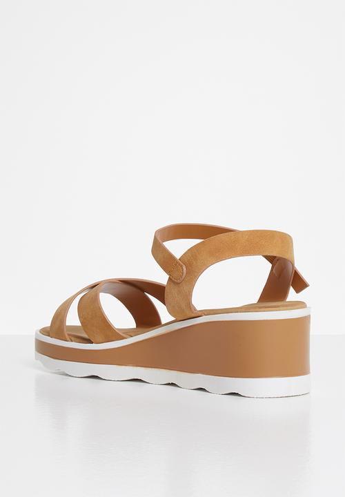 Jada - Criss-cross wedge - tan