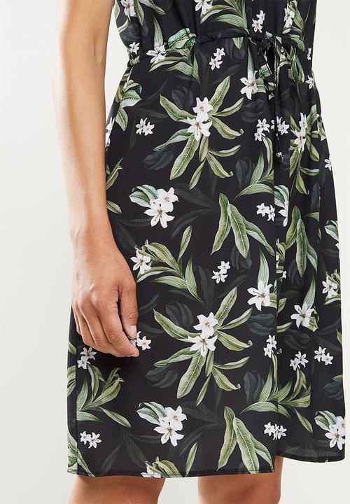 edit - Flutter sleeve short fit & flare - green 
