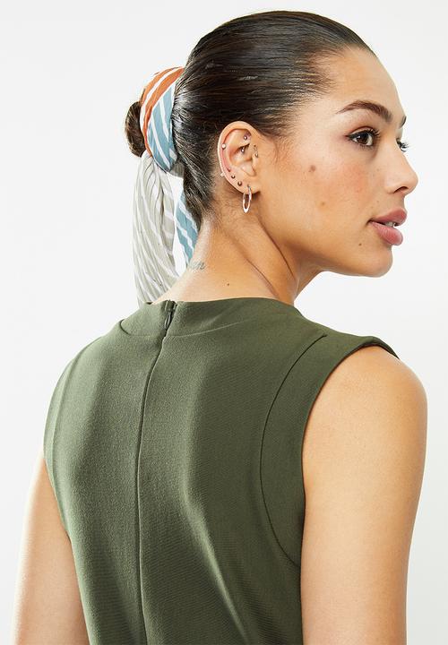 POLO - Excl sleeveless bodycon dress -fatigue