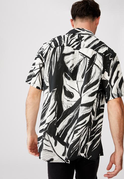 Cotton On - Short sleeve resort shirt - black oversketch floral
