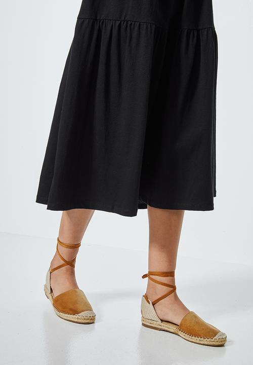 Superbalist - V-neck tiered dress - black