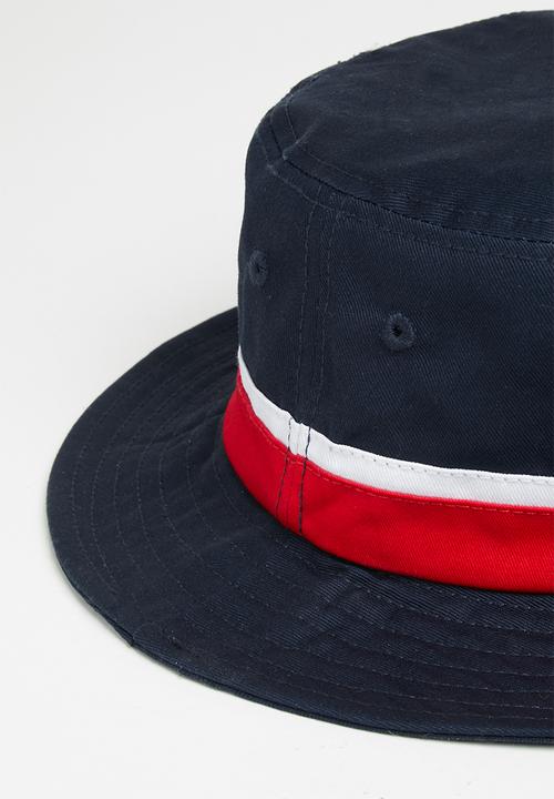 FILA - Chadwick bucket hat - Peacoat/White/Chinese Red