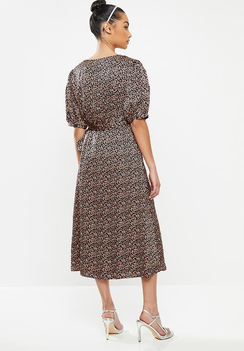 Glamorous - Petite Wrap short sleeve midi - black & peach 