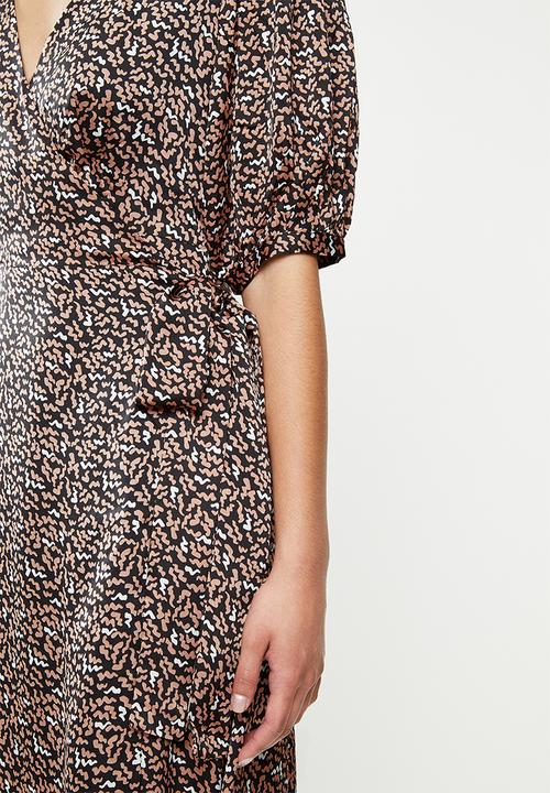 Glamorous - Petite Wrap short sleeve midi - black & peach 