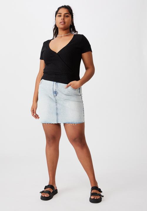 Cotton On - Curve tonya v cross over short sleeve top - black