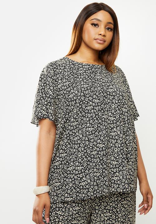 edit Plus - Flutter sleeve crepe shell - black & cream 