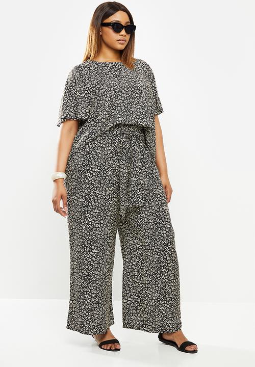 edit Plus - Flutter sleeve crepe shell - black & cream 
