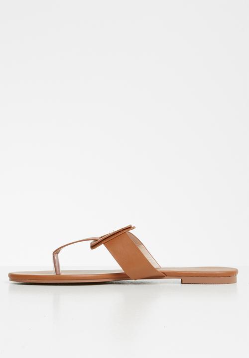 edit - Luca T-bar sandal - tan