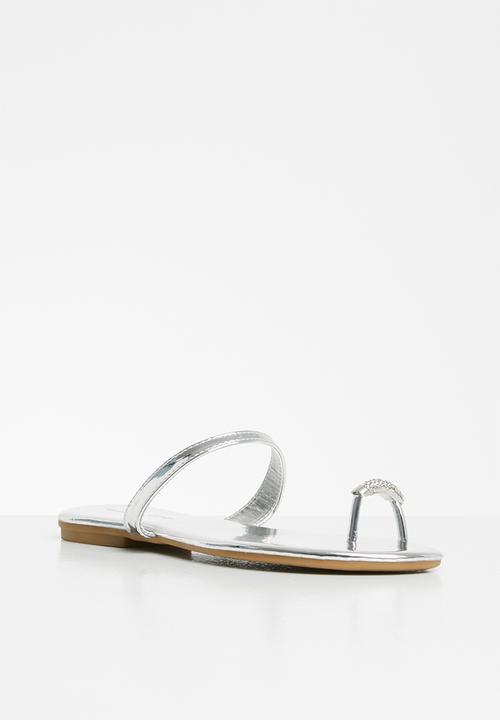 SISSY BOY - Loop you in silver metallic toe thong sandal  - silver