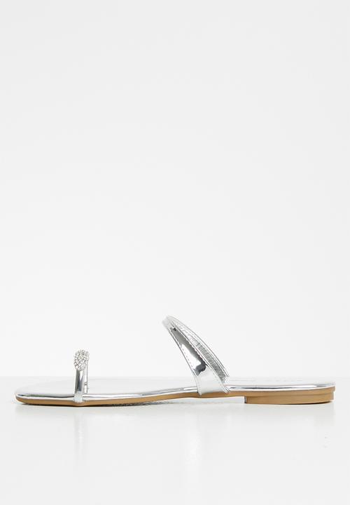 SISSY BOY - Loop you in silver metallic toe thong sandal  - silver