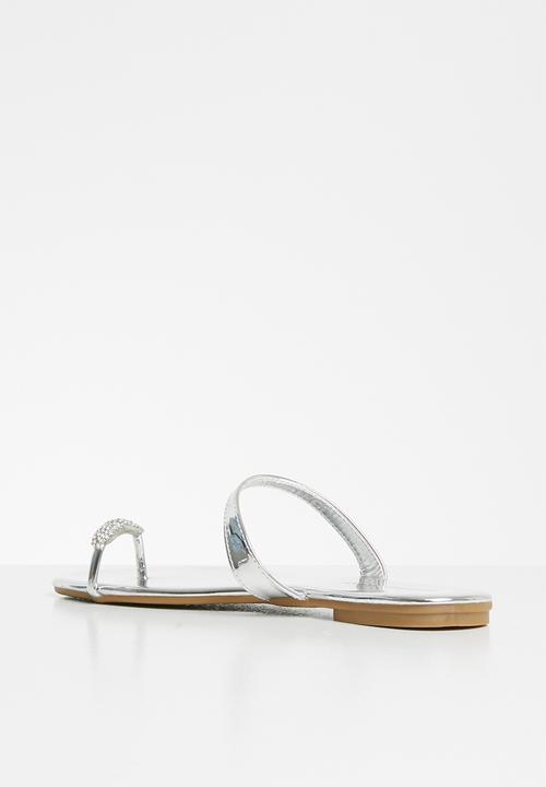 SISSY BOY - Loop you in silver metallic toe thong sandal  - silver