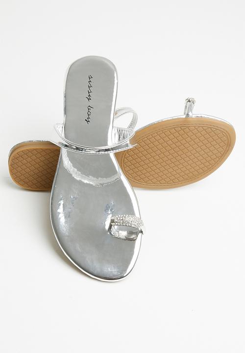 SISSY BOY - Loop you in silver metallic toe thong sandal  - silver