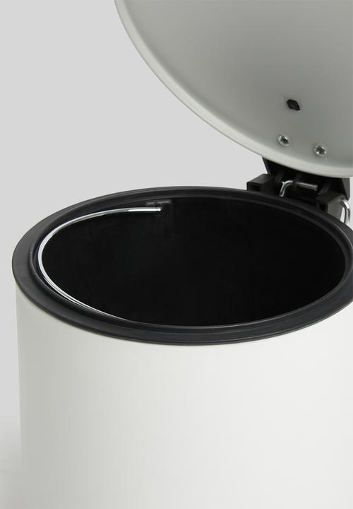 Bathroom Solutions - Powder coated pedal bin - white