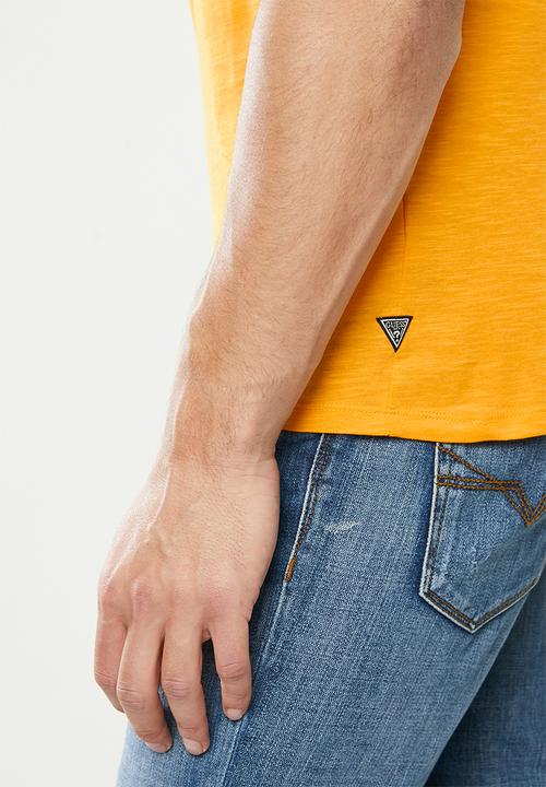 GUESS - Basic Guess Los Angeles tee - yellow