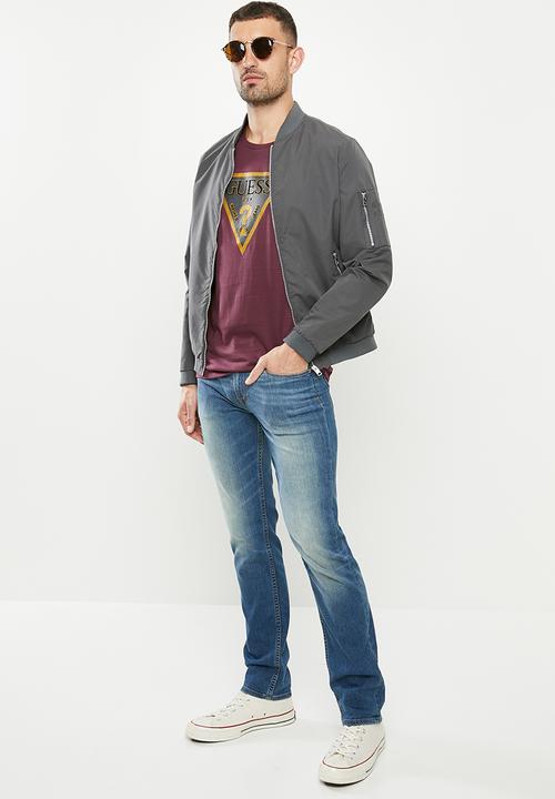 GUESS - Guess anonymous short sleeve tee - burgundy 