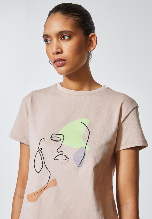 Superbalist - Printed tee- Girl with hoop earring - neutral 
