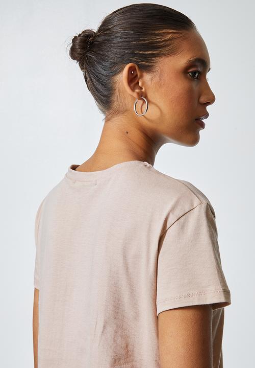 Superbalist - Printed tee- Girl with hoop earring - neutral 