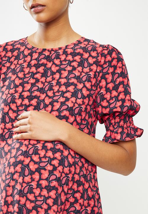 Glamorous - Maternity Paisley puff sleeve dress - red leaf