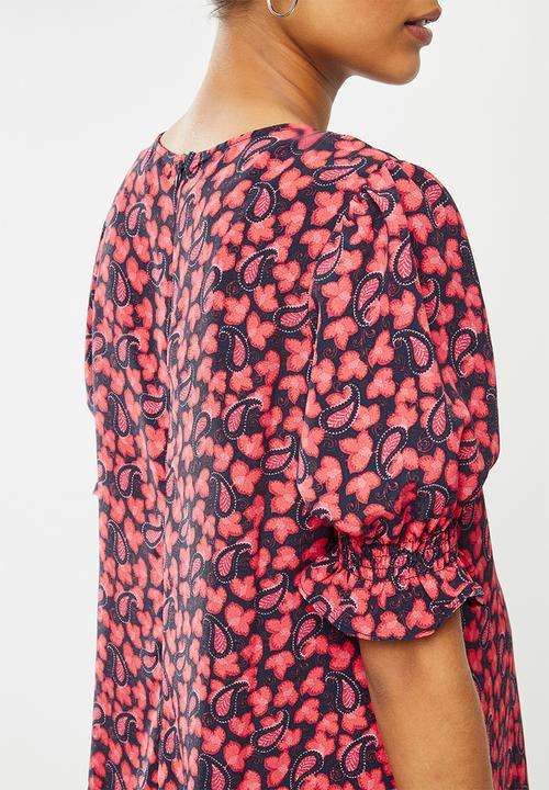 Glamorous - Maternity Paisley puff sleeve dress - red leaf