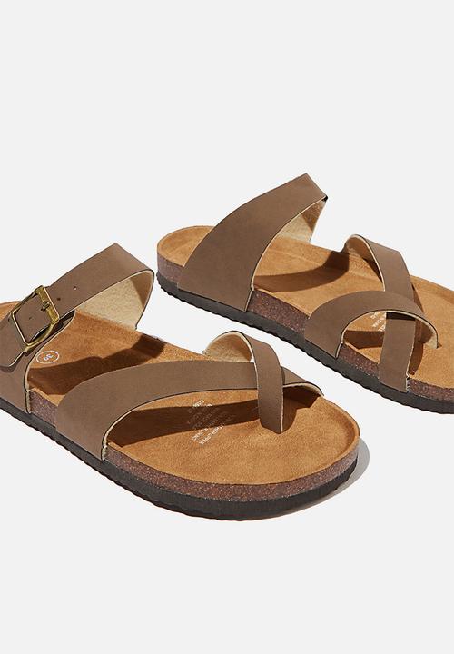 Cotton On - Rex soft toe loop slide - brown nubuck